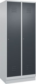C+P Spind Classic PLUS Garderobenschrank mit 2 Abteilen, Sockel, Zylinderschloss, 4 Garderobenhaken und mittiger Trennwand, Grau/Anthrazit, H x B x T: 195 x 80 x 50 cm - Bild 1