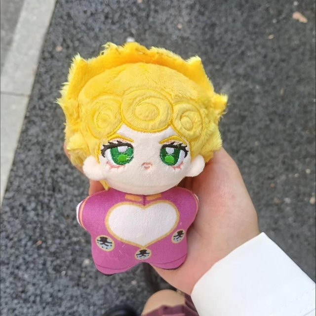 Yiran Health & Beauty JoJo's Bizarre Adventure Giorno Giovanna Plüschpuppe, 10 cm, ab 18 Jahren - Bild 1