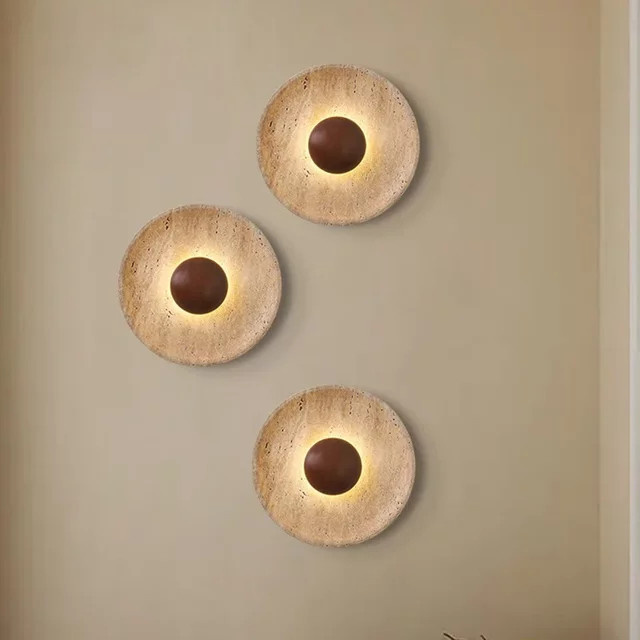 Moderne Wandleuchte aus Naturstein und Holz in Braun und Beige, Up-Down-Licht für Schlafzimmer, Esszimmer oder Flur, Durchmesser: 25 cm - Bild 1
