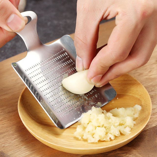 Venlohome Mini Edelstahl Ingwerreibe und Knoblauchpresse in Silber für Gemüse und Wasabi - Bild 1