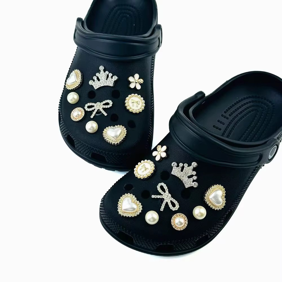 FHLDING Schuhcharms-Set, 18-teilig, Diamanten, herzförmige Schleifen, Kronen, Perlen - Bild 4