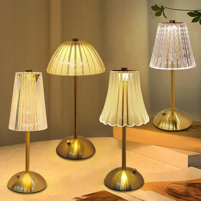 Ammtoo LED-Tischlampe aus Metall in Gold/Messing, kabellose Nachttischlampe mit Touch-Dimmung und 3-farbiger RGB-Beleuchtung, wiederaufladbare Akku-Leuchte für Schlafzimmer und Hotel - Bild 1