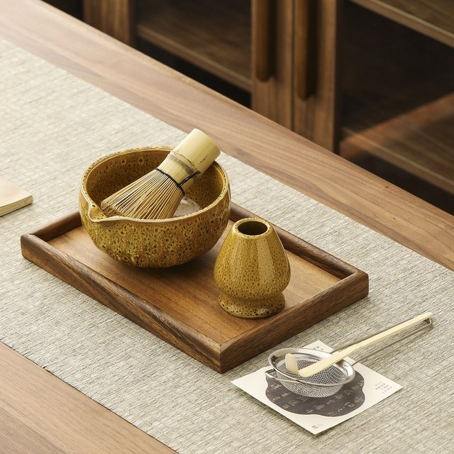 Japanisches Matcha-Keramik-Set von PGY in Rot mit Matcha-Schüssel, Schneebesen und Ständer - Bild 1