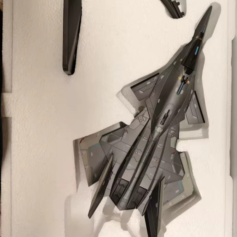 Bandai Baidi Aerospace Fighter South Gate Plan, Bausatz, 1:144 Maßstab - Bild 6