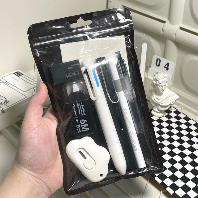 8-teiliges multifunktionales Briefpapier-Set von hopk mit Haftnotizen, Acrylstift, Allzweckmesser, Korrekturband, Radiergummi, Bleistift und Gelstift aus Kunststoff - Bild 1
