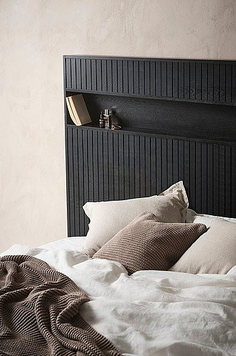 Jotex EIRA Betthaupt in Schwarz mit integriertem Regal im Retro-Design, Breite: 185 cm - Bild 1