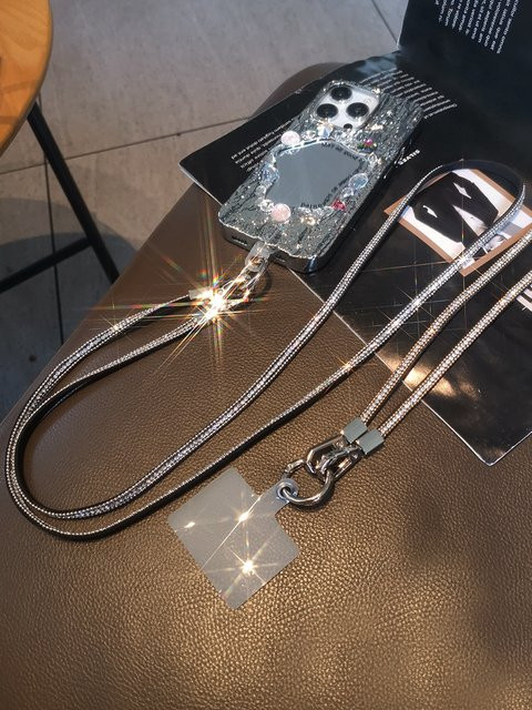 Strass Crossbody Handy Lanyard Neck Strap mit Universal Clip in Silber für dein Smartphone - Bild 1