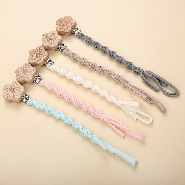 Handgemachter Schnullerclip aus Holz mit Blumenmotiv in Pink und Multicolour für Neugeborene - Bild 1