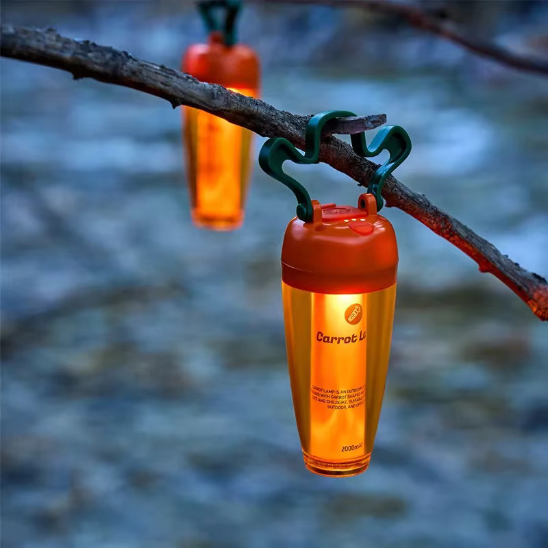 Einstellbares LED Campinglicht in Karotten-Design mit warmweißem Licht und wiederaufladbarem Akku für Outdoor und Garten - Bild 2