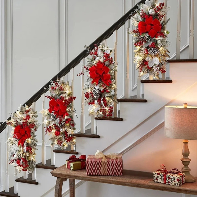 LUSQI 3-teiliges nordisches Weihnachts-Set mit Weihnachtskränz und Blättern zur Dekoration von Treppe, Kamin, Tür oder Wand - Bild 1