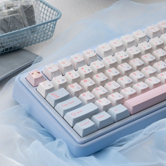 Chalk Puppy Japanische Tastenkappen Set aus PBT im Cherry Profile mit Dye-Sub-Verfahren, 129 Tasten, Farben: Rosa und Blau, für mechanische MX-Tastaturen - Bild 1