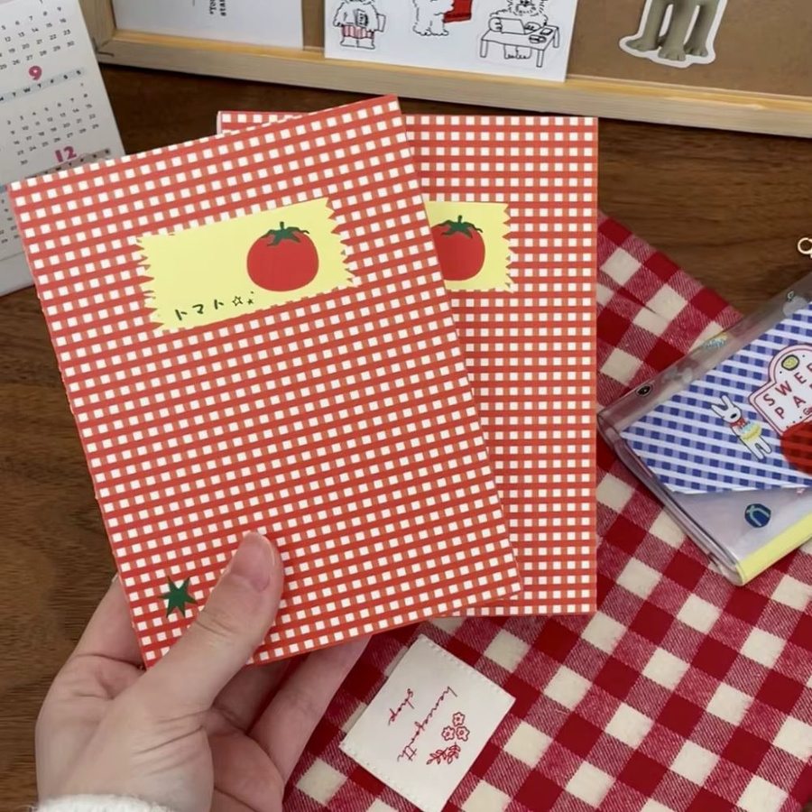 Notizbuch mit Tomaten-Motiv in Rot, Softcover, 78 Seiten zum Schreiben, Zeichnen und Journaling - Bild 2