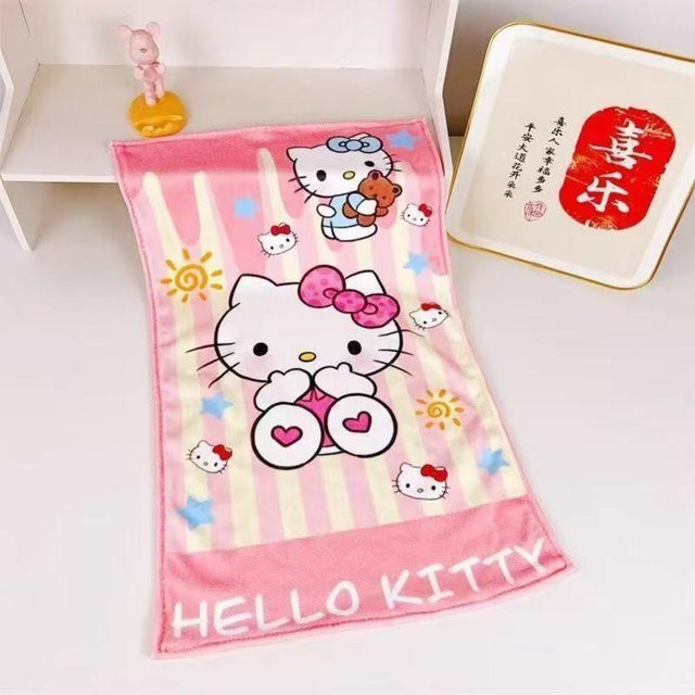 Sanrio Mikrofaser Badetuch mit Grafik-Design in Pink für Sport, Schwimmen und Strand - Bild 1