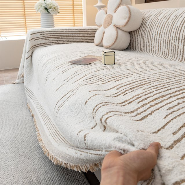 Doppelseitiges Jacquard-Sofatuch Fluffy Lines Stripes in Grau mit Quasten im Boho-Stil aus Baumwolle - Bild 1