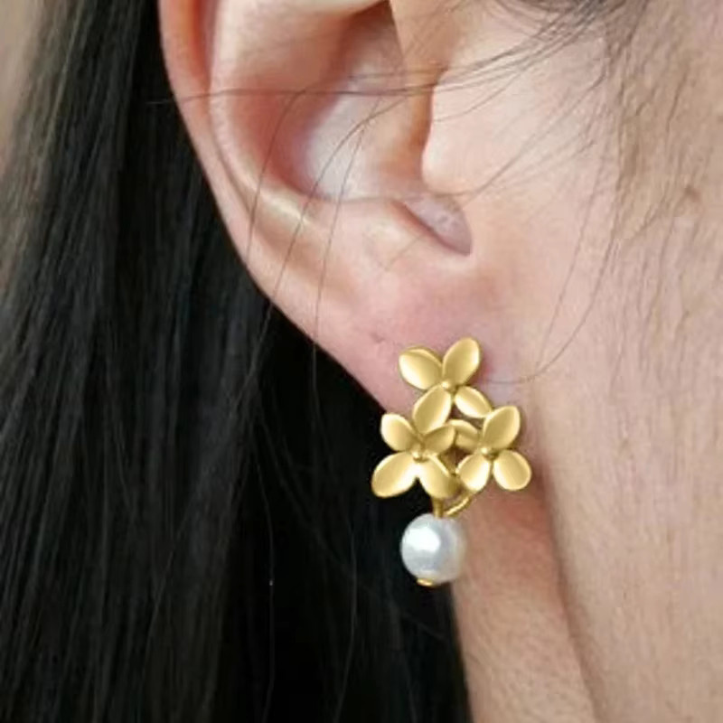 Huitan Ohrringe, Blumen Design, Perle, Gold, Damen - Bild 2