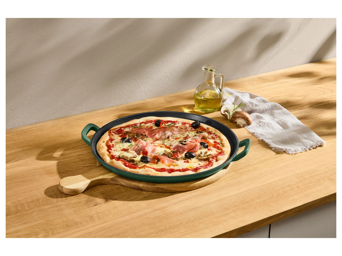 SILVERCREST Premium-Gusseisenpizzaplatte aus emailliertem Gusseisen in Grün, rund, Durchmesser: 31,0 cm - Bild 2
