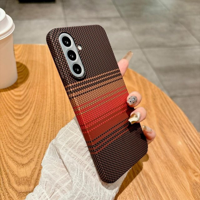 Magnetische Samsung Galaxy Schutzhülle mit Kohlefaser-Textur aus PC in Multicolour - Bild 1