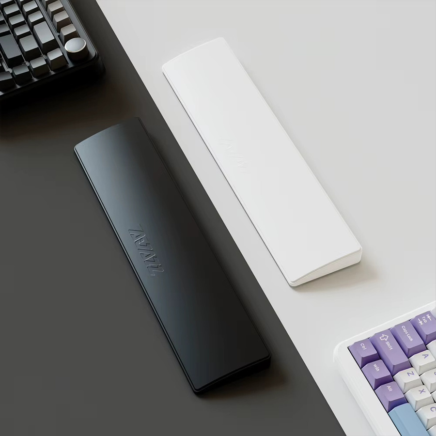 Ergonomische Tastatur-Handballenauflage aus Memory Foam und PU-Leder in Schwarz mit 8 Grad Neigung für 81 Tasten TKL-Tastaturen - Bild 3