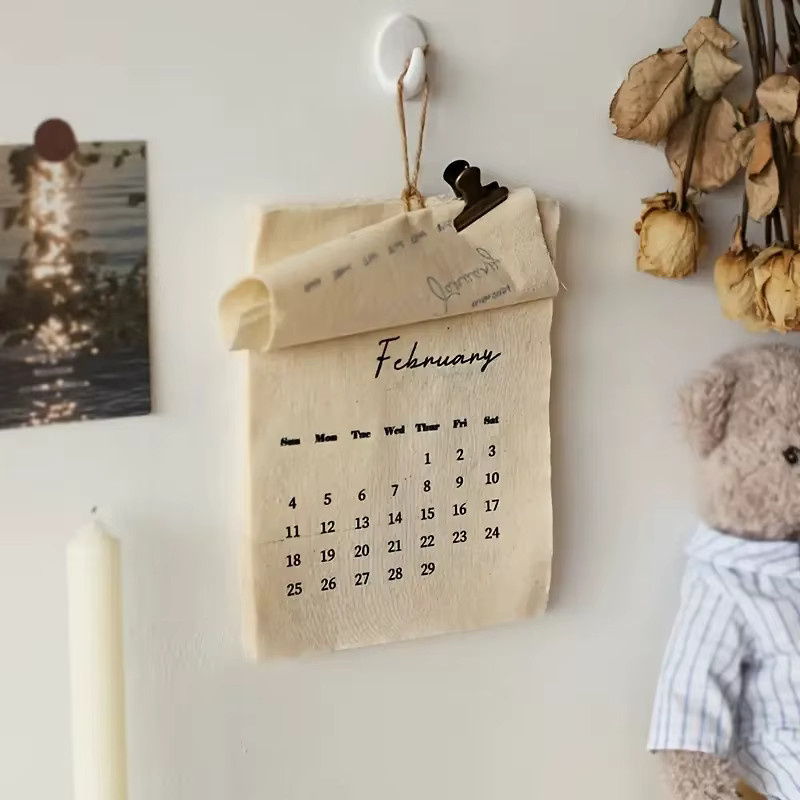 Kreativer Wandkalender 2026 aus Leinwand in Beige als minimalistische Dekoration - Bild 1