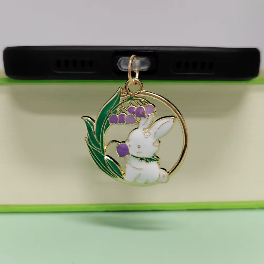 Kawaii Blumen und Kaninchen Staubschutz-Anhänger für USB-C und iPhone in Pink und Multicolour - Bild 1