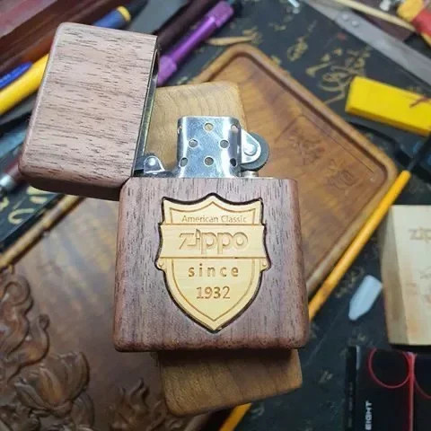Zippo Feuerzeug Windproof Collection aus Walnussholz in Braun - Bild 1