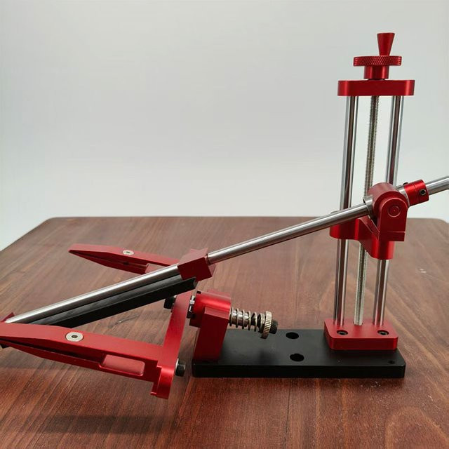 Professioneller Messerschärfer von RSCHEF aus roter Aluminiumlegierung mit Holzschleifsystem und einstellbarem Schleifwinkel - Bild 1