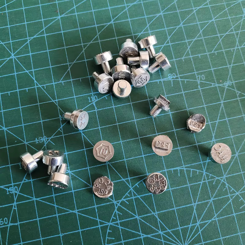 Personalisiertes Bleisiegel mit CNC-Anpassung und individuellem Muster in Silber von tsikan - Bild 1