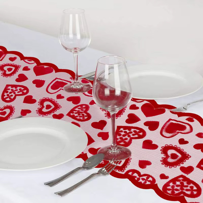Basic Living Tischläufer mit Spitzenherz in Rot für Valentinstag, Hochzeit und Party - Bild 5