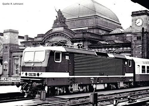 Piko H0 E-Lok BR 243 der DR Wechselstromversion in Bordeauxrot (51717) - Bild 1