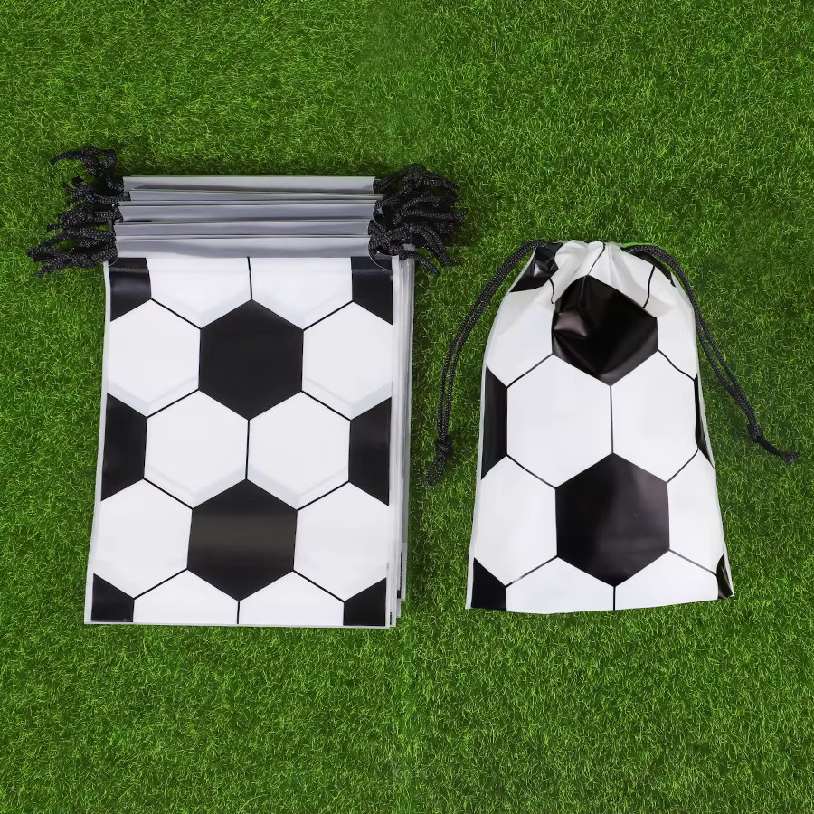 Fußball-Party-Geschenktüten mit Kordelzug in Weiß für Geburtstage und Sport-Themen-Feiern - Bild 4