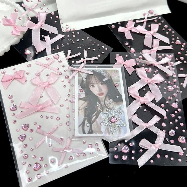 Rosa 3D Liebe Spitze Schleife Kristall Aufkleber mit Strass für DIY Foto Deko und Kpop Fotokarten - Bild 1