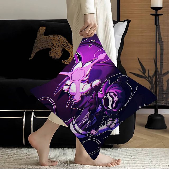 Personalisierter Kissenbezug mit Mord-Drohnen Cartoon Motiv in Lila, B/B: 45 x 45 cm - Bild 1