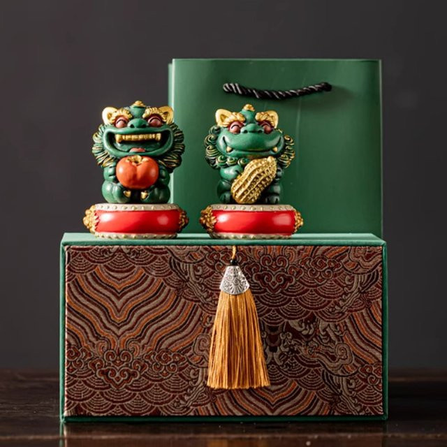 Lucky Wealth Chinesische Wächter Löwe Statue aus Keramik in Beige für Feng Shui Deko auf dem Schreibtisch - Bild 1
