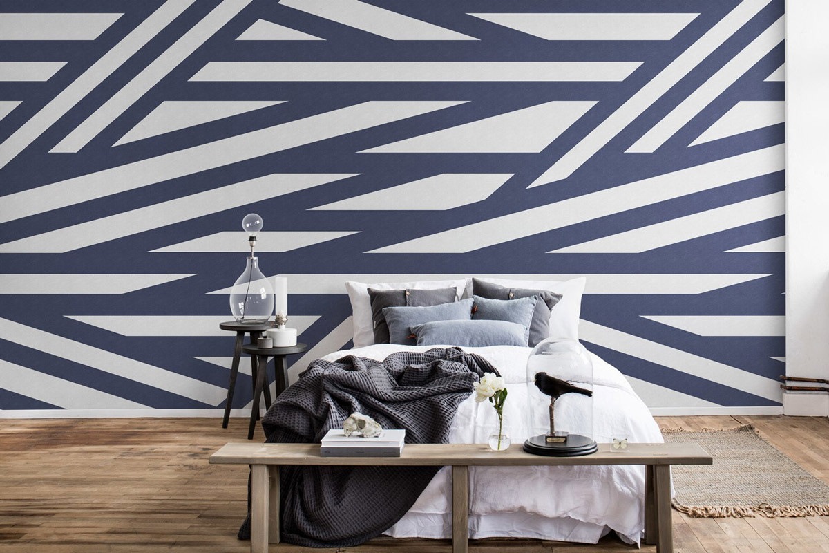 Rebel Walls Mural Sailors in Sea Blue – Abstraktes maritimes Wandbild mit Streifenmuster als Vlies-Tapete - Bild 1
