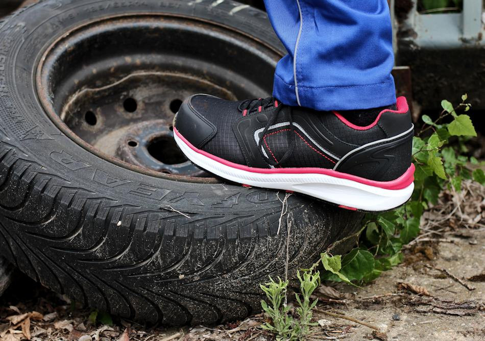 Alpha-Tex ESD-Halbschuh A-FLEX LOW S3 aus Leder in Schwarz-Rot - Bild 1