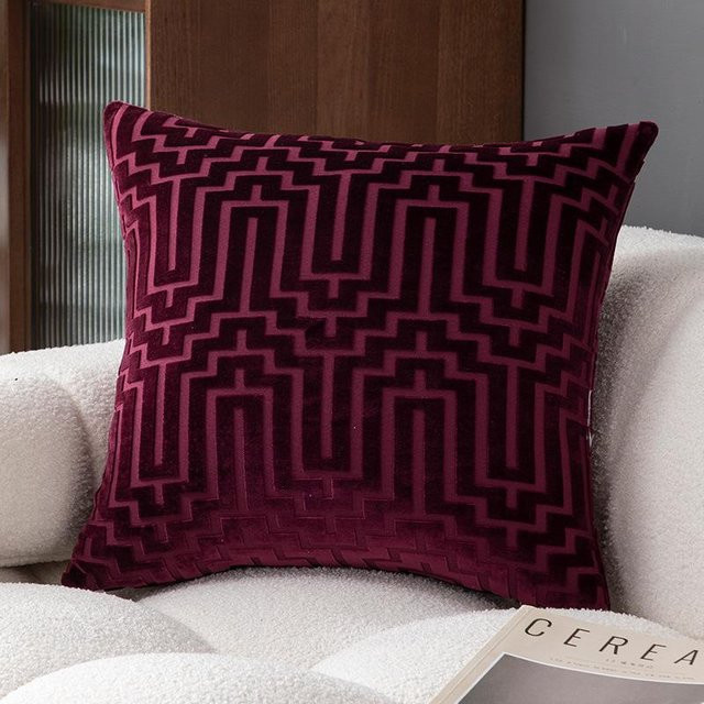 Dekorativer Samt Kissenbezug mit geometrischem Design von JMG Clothing in Lila, B/H: 45 x 45 cm - Bild 1