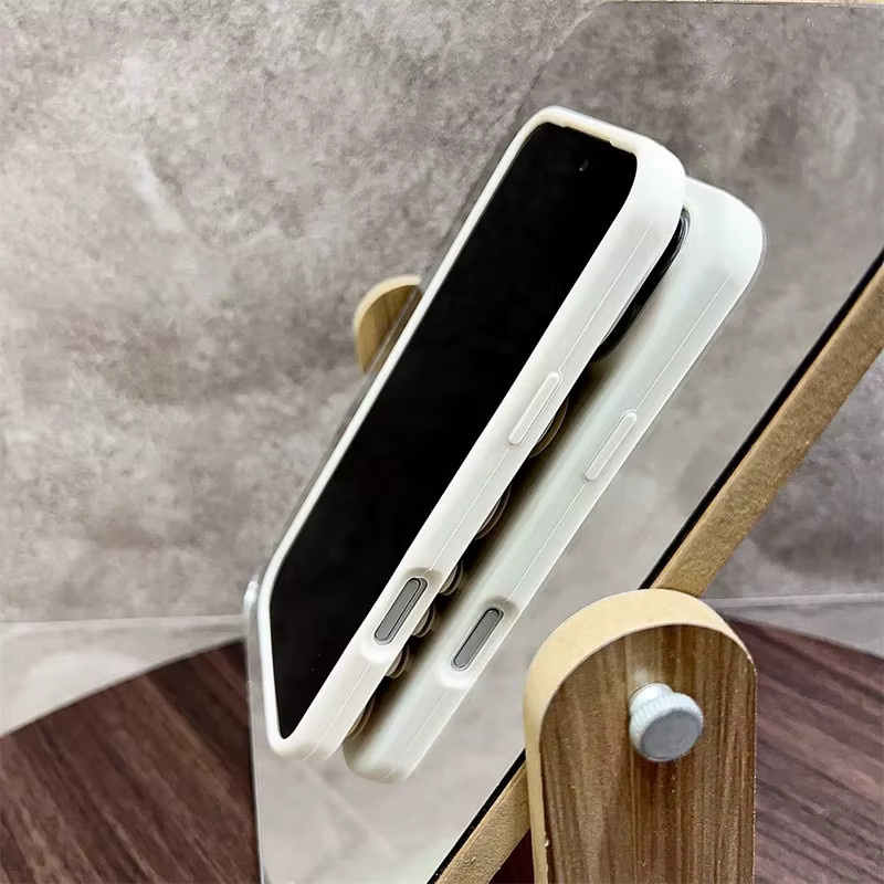 Stoßfeste Silikon-Handyhülle mit runden Saugnäpfen für Apple iPhone 17 Pro Max, 16 Pro, 15 und 14 in Blau oder Weiß - Bild 2