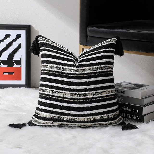 JMG Clothing Chenille-Kissenbezug mit geometrischem Jacquard-Streifen-Design in Schwarz, B/H: 30 x 50 cm - Bild 1