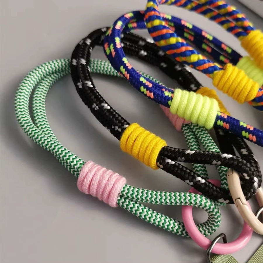 Handy-Lanyard mit zwei Strängen im Streifen-Stil für universelle Handyhüllen, Blau und Mehrfarbig - Bild 3