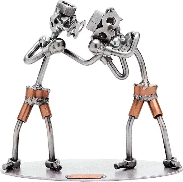 Schraubenmännchen Boxer von Hinz & Kunst als silberne Metallfigur im Industrial Design - Bild 1