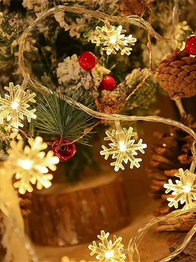 Schneeflocken-Lichterkette in Warmweiß mit USB- und Batteriebetrieb für Weihnachts- und Partydekoration - Bild 4
