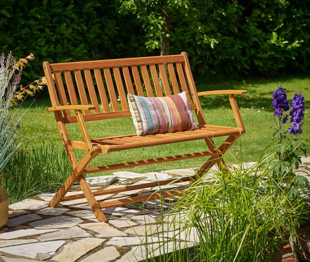 CASARIA Gartenbank aus FSC-zertifiziertem Eukalyptusholz in Braun mit Armlehnen, B/T/H: 120 x 55 x 90 cm - Bild 1