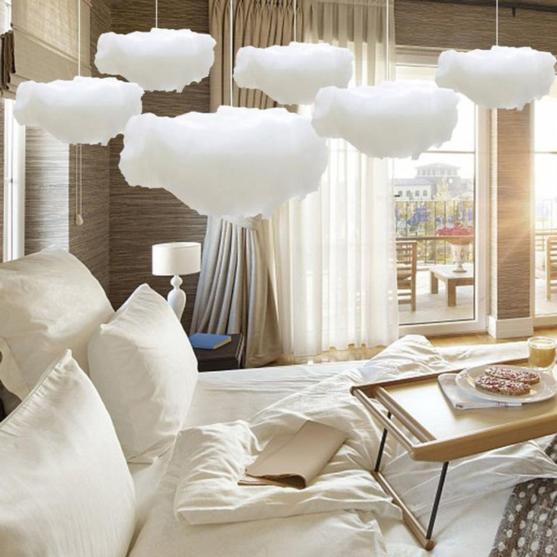 Weiße 3D Wolken Dekoration aus Textil für Innenräume und Hochzeiten zum Aufhängen - Bild 1