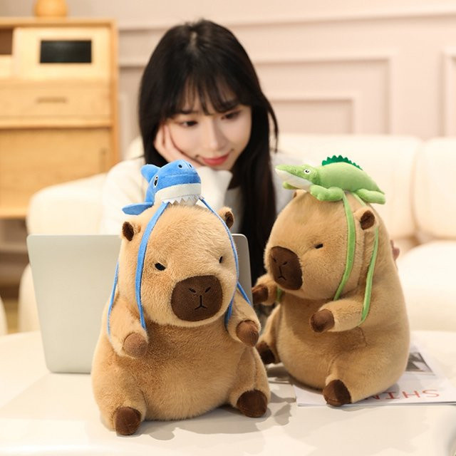 MIAOOWA Reise Capybara Plüsch Spielzeug, Stofftier Puppe - Bild 1