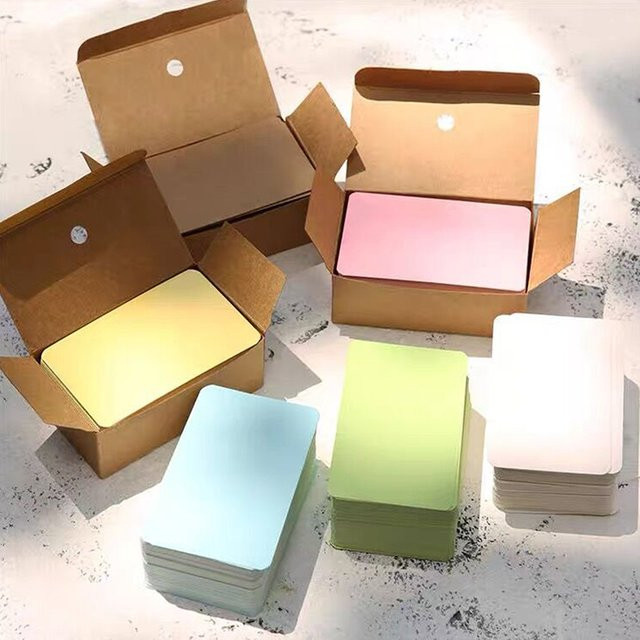 100 Stück Kraftpapier Set mit Grußkarten, Postkarten und Umschlägen in Weiß und Schwarz mit runden Kanten - Bild 1