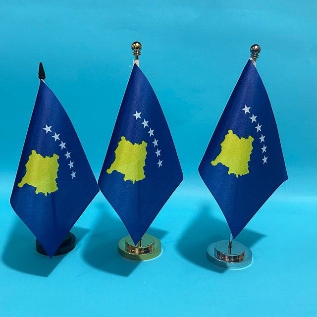 SKY FLAG Schreibtisch-Flagge Kosovo aus Polyester, B: 14 cm, H: 21 cm, Blau-Gelb - Bild 1