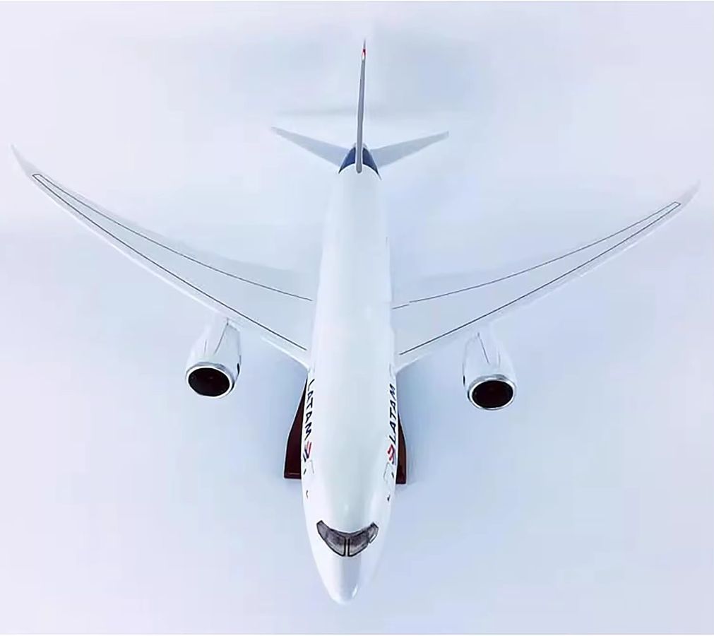 ZOCO Flugzeugmodell LATAM Aviation Boeing 787-8 Chile Maßstab 1:135 aus ABS und Harz - Bild 2