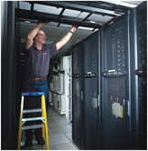 APC On-Site Service Garantieerweiterung für USV 48 / 64 kW, 2 Jahre Vor-Ort-Service während der Geschäftszeiten, Reaktionszeit am nächsten Arbeitstag, Farbe: Schwarz - Bild 1
