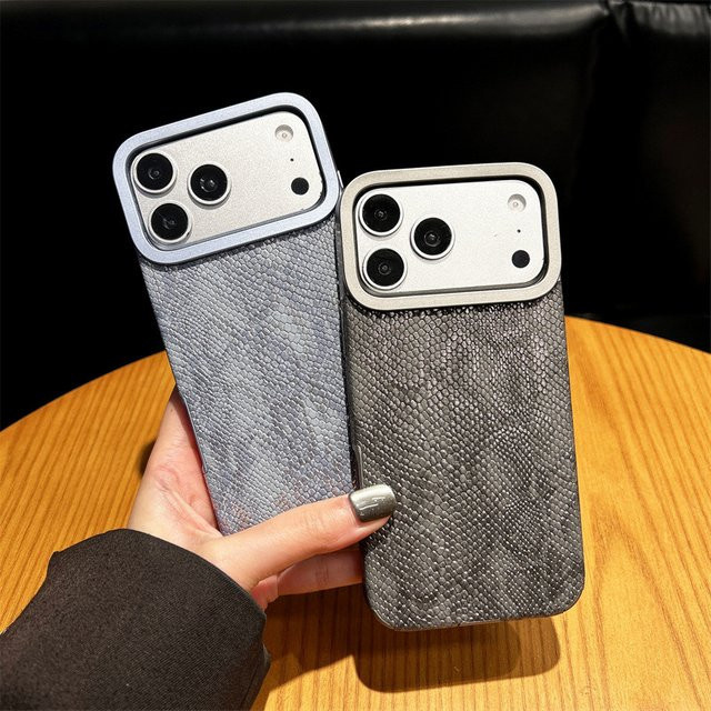 Luxuriöse iPhone Schutzhülle mit Schlangenmuster und Leder-Textur in Grau mit Magnetverschluss für iPhone 17 16 15 14 13 12 Pro Max - Bild 1