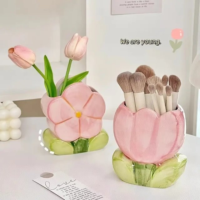 Kreativer Tulpen Make-up Pinsel Aufbewahrungsbehälter und Stifthalter aus Kunststoff in Pink - Bild 1